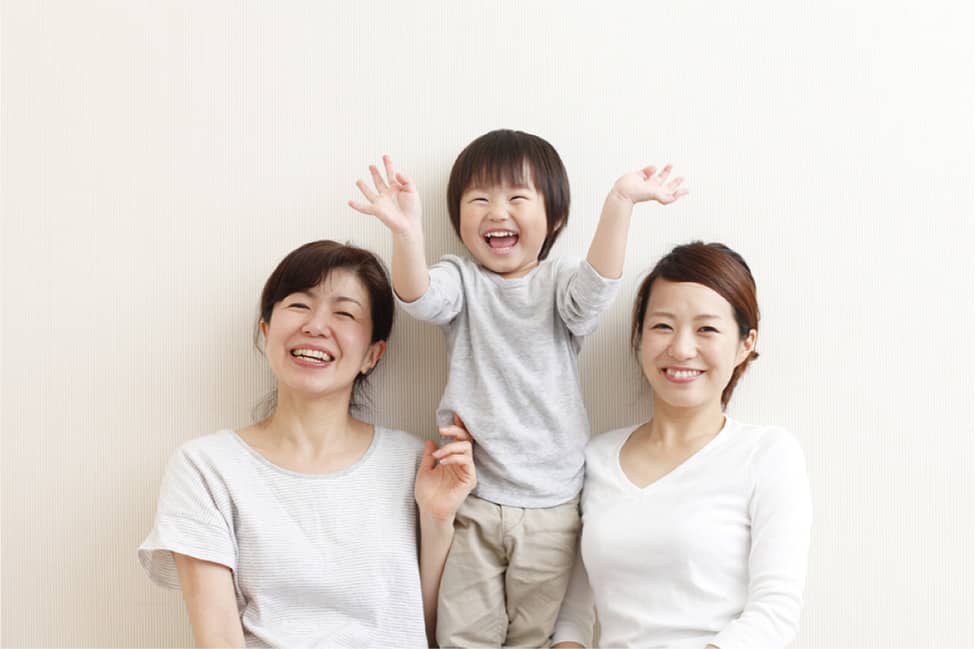 笑顔の3世代親子