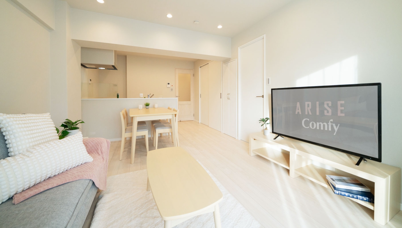 Comfy室内イメージ3 凹凸のないスッキリしたリビング